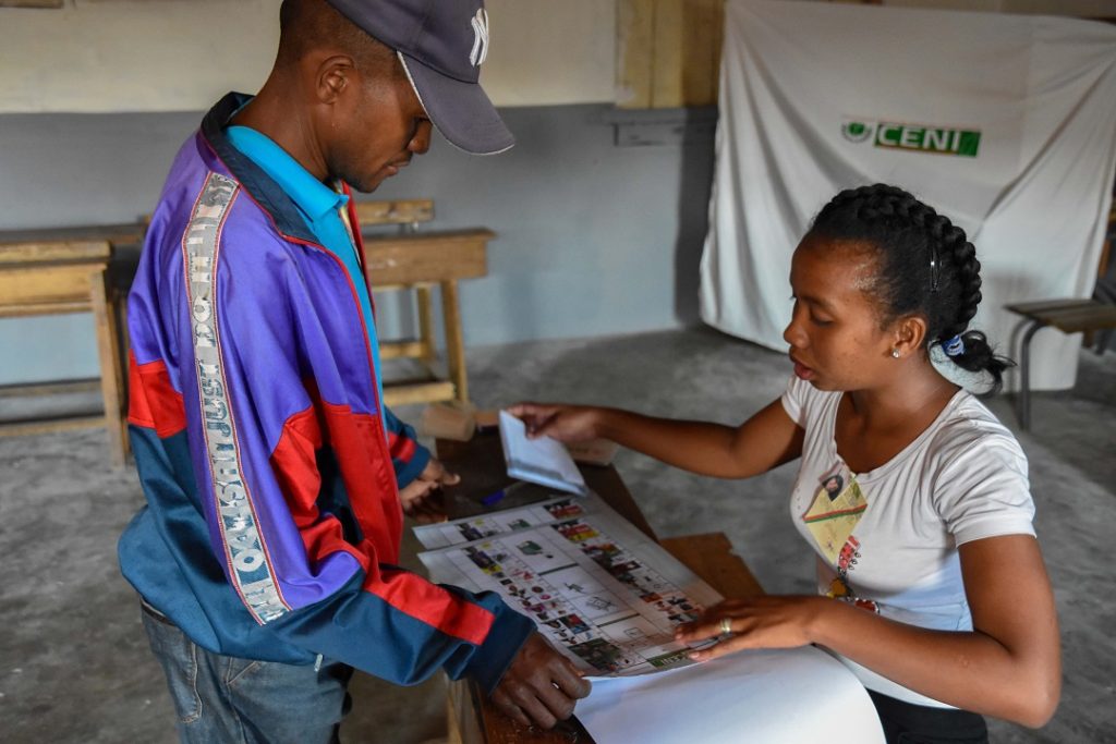 Un premier tour du scrutin présidentiel bien organisé et dans le calme Madagascar